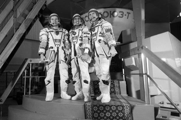 rakesh sharma with his fellow cosmonauts